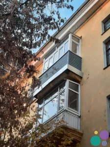 Обшивка сайдингом балкона