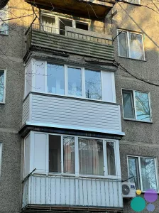 Обшивка сайдингом балкона