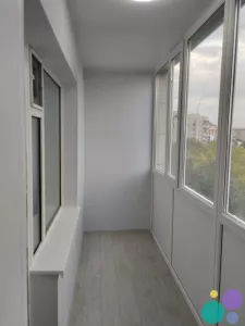 Обшивка потолка на балконе